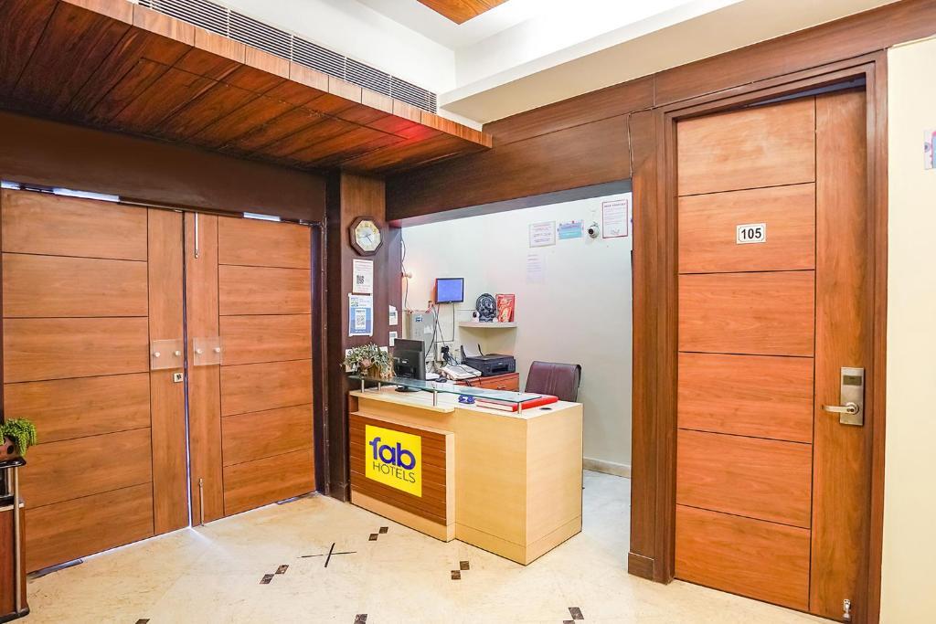 Нойда: FabExpress Qotel
