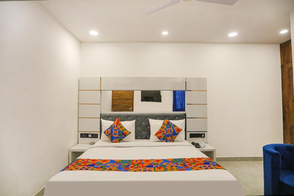 Нойда: Fabexpress F9 Noida Sector 27