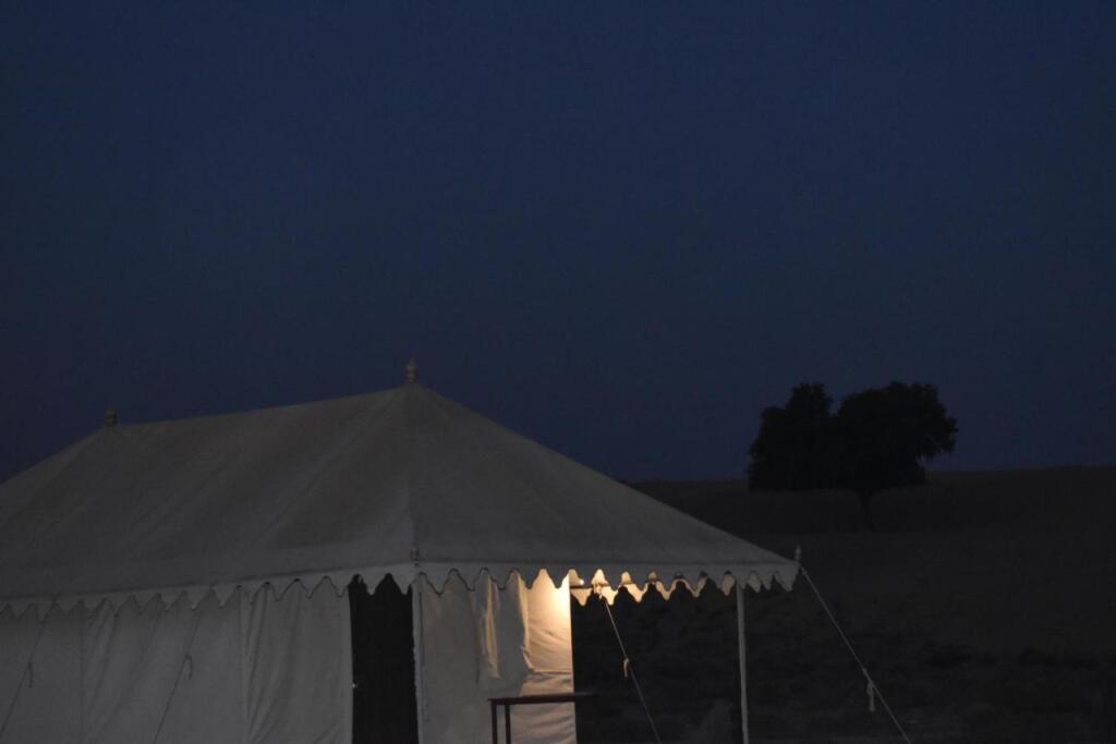Кхури: Barna Desert Camp