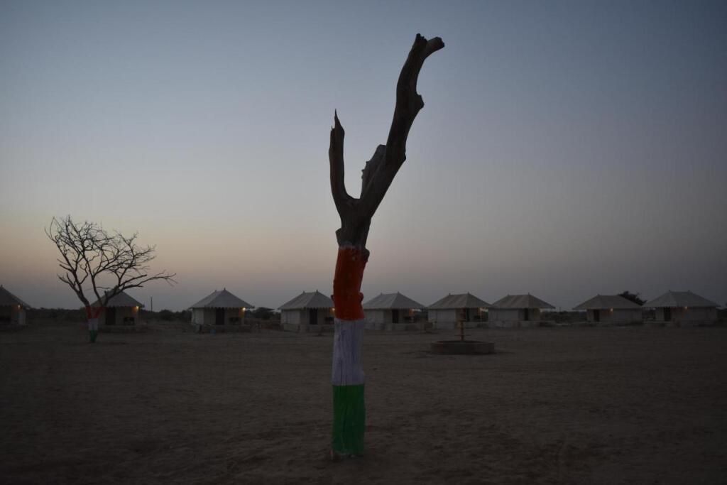 Кхури: Barna Desert Camp
