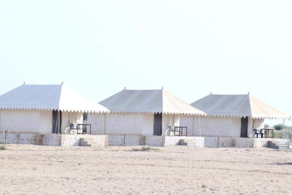 Кхури: Barna Desert Camp