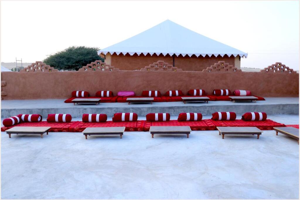 Кхури: Barna Desert Camp