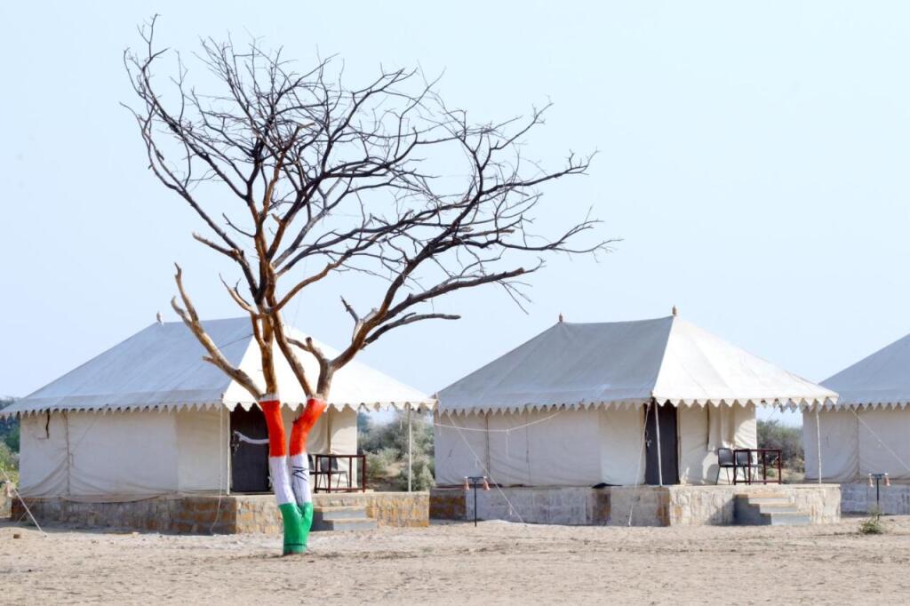 Кхури: Barna Desert Camp