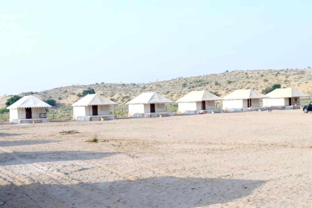 Кхури: Barna Desert Camp