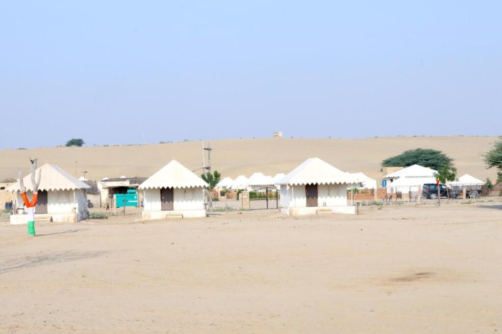 Кхури: Barna Desert Camp