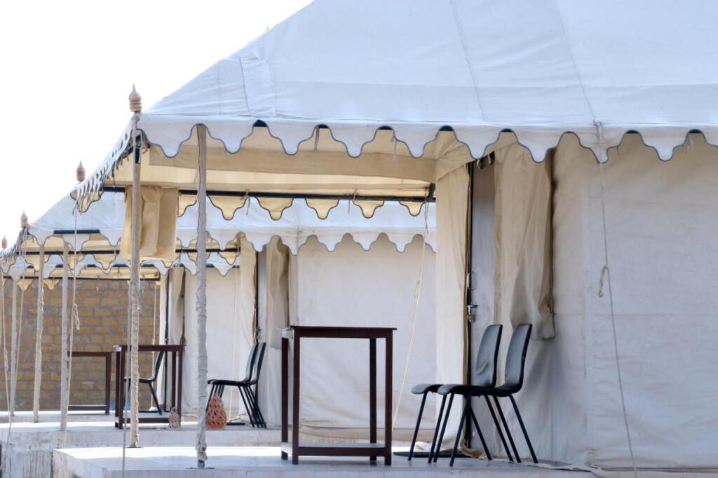 Кхури: Barna Desert Camp