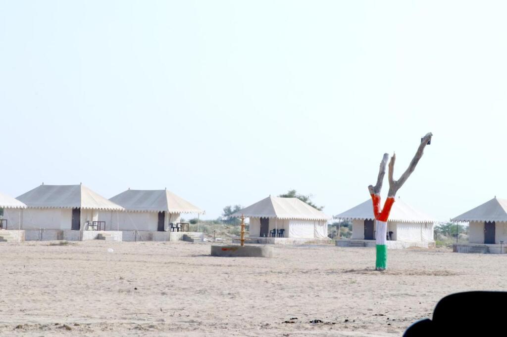 Кхури: Barna Desert Camp