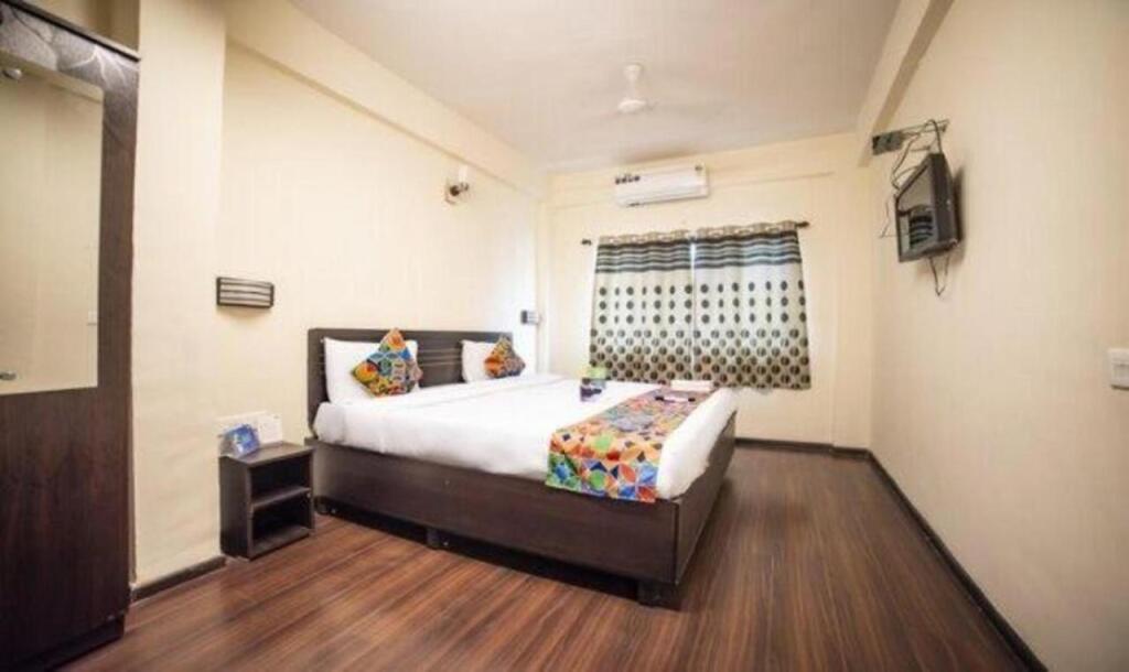 Пуна: FabHotel East Field Homes