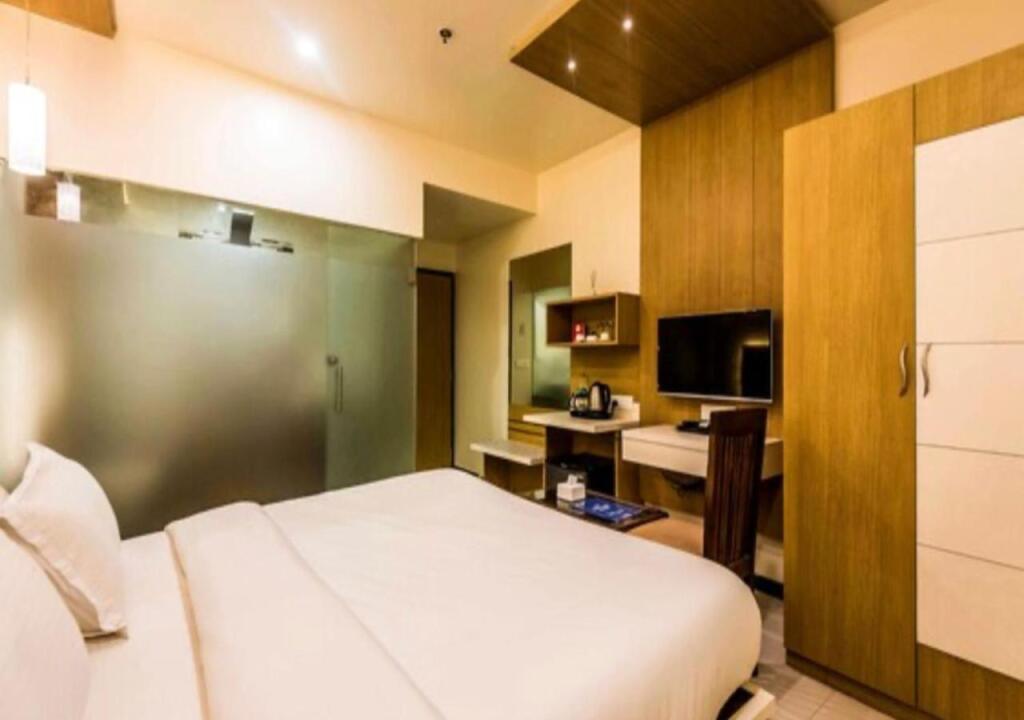 Мумбаи: Hotel Elite Continental- Near Mumbai International Airport Andheri East