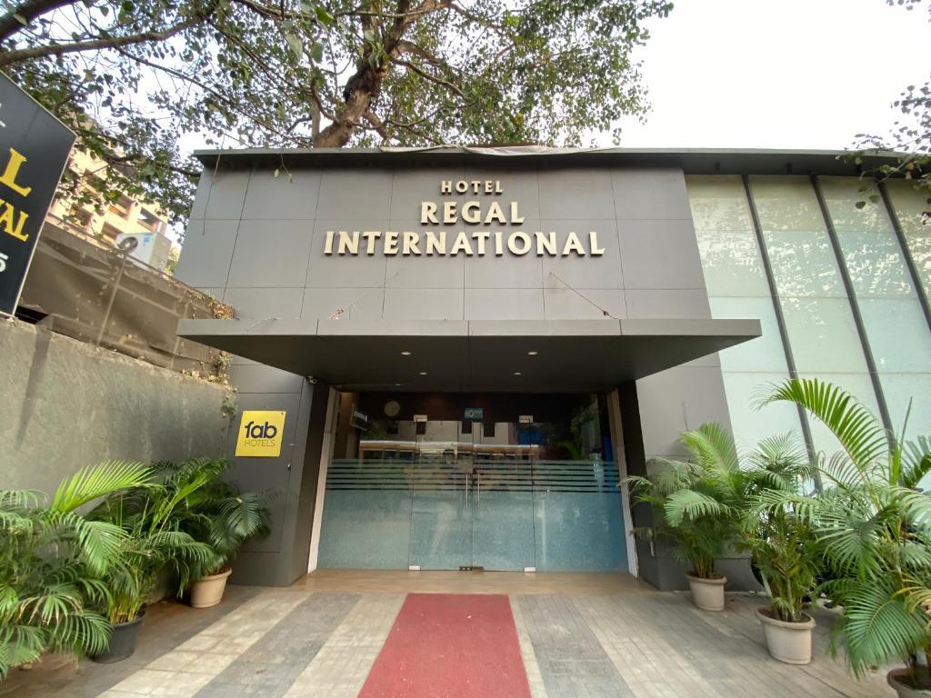 Hotel Regal International-Near Mumbai International Airport — фото 1