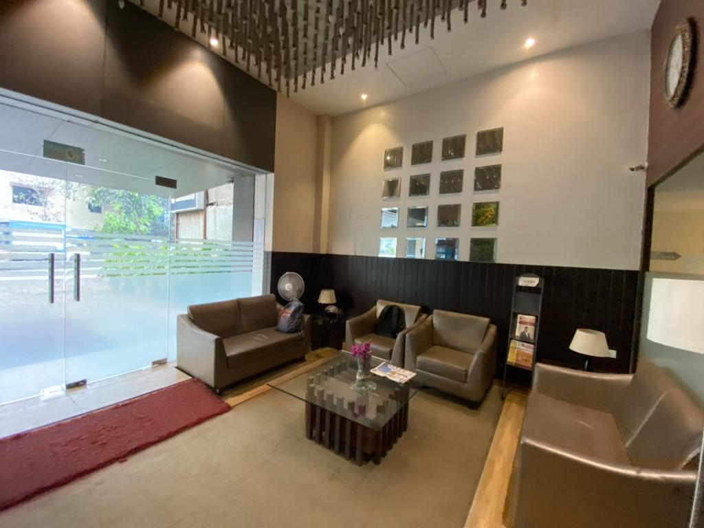 Мумбаи: Hotel Regal International-Near Mumbai International Airport