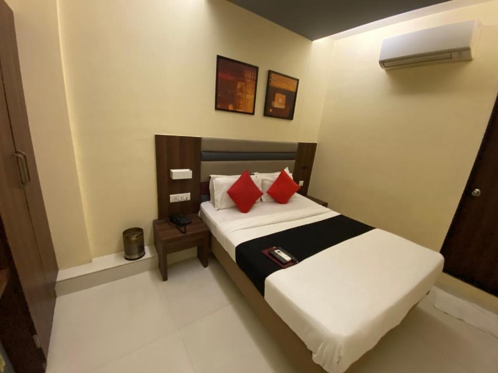 Мумбаи: Hotel Regal International-Near Mumbai International Airport