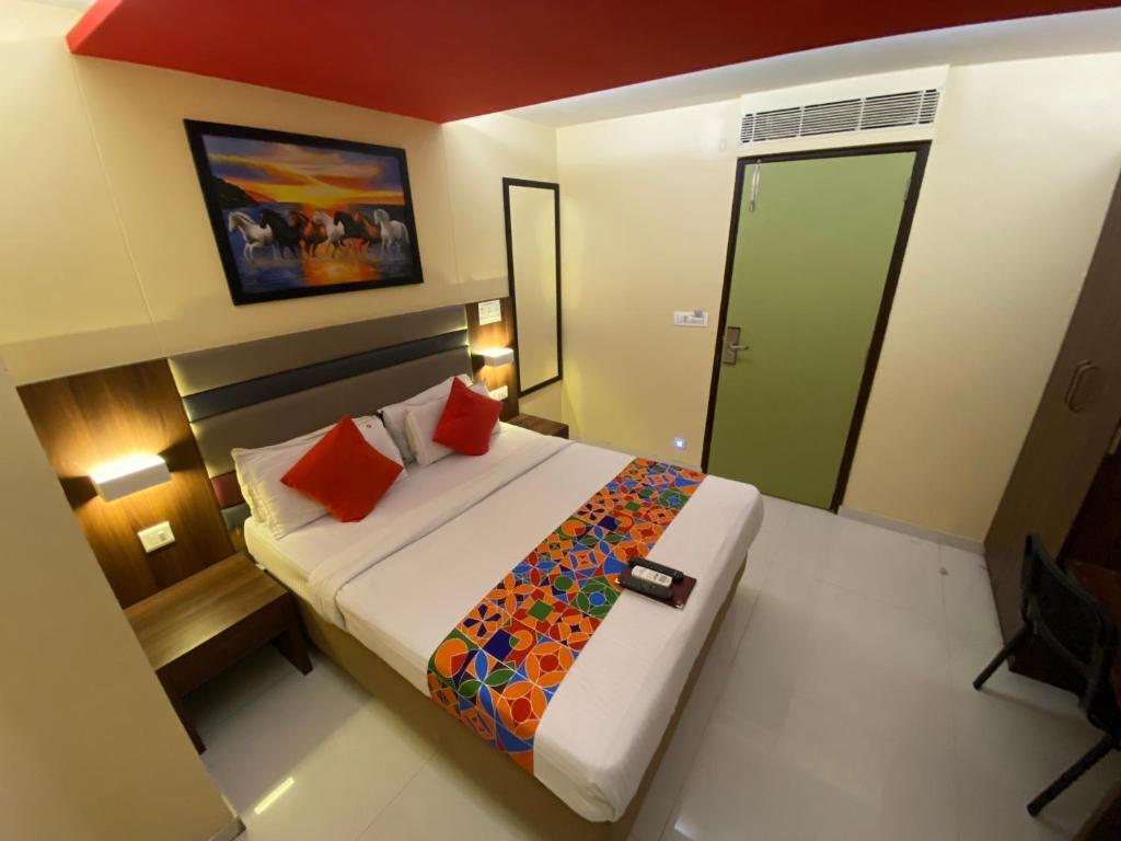 Мумбаи: Hotel Regal International-Near Mumbai International Airport