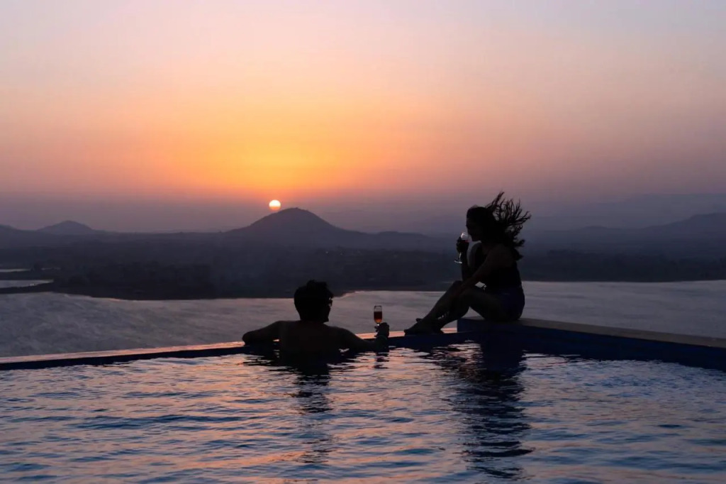 Мумбаи: Stayvista At Sunset On The Lake