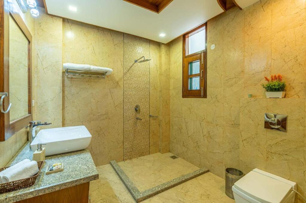 Мумбаи: Stayvista at Floradale 5bhk
