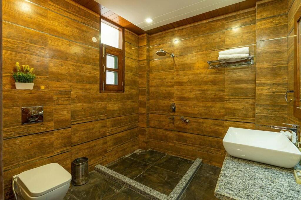 Мумбаи: Stayvista at Floradale 5bhk
