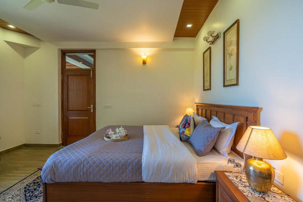 Мумбаи: Stayvista at Floradale 5bhk