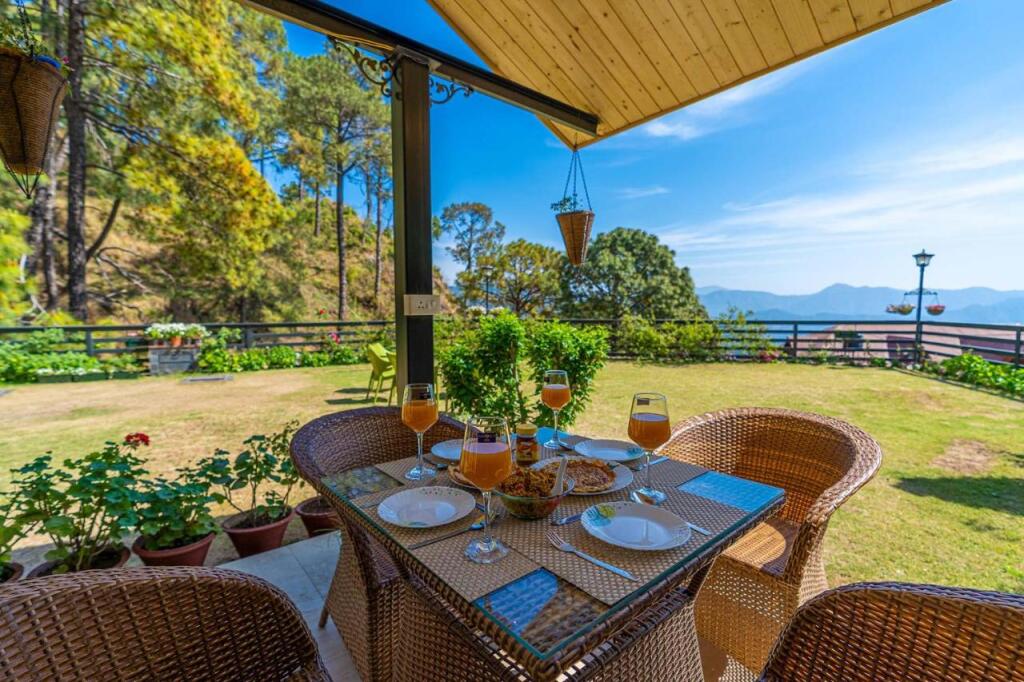 Мумбаи: Stayvista at Floradale 5bhk