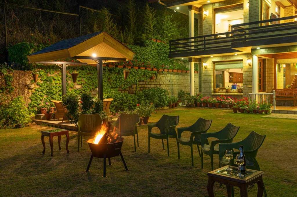 Мумбаи: Stayvista at Floradale 5bhk