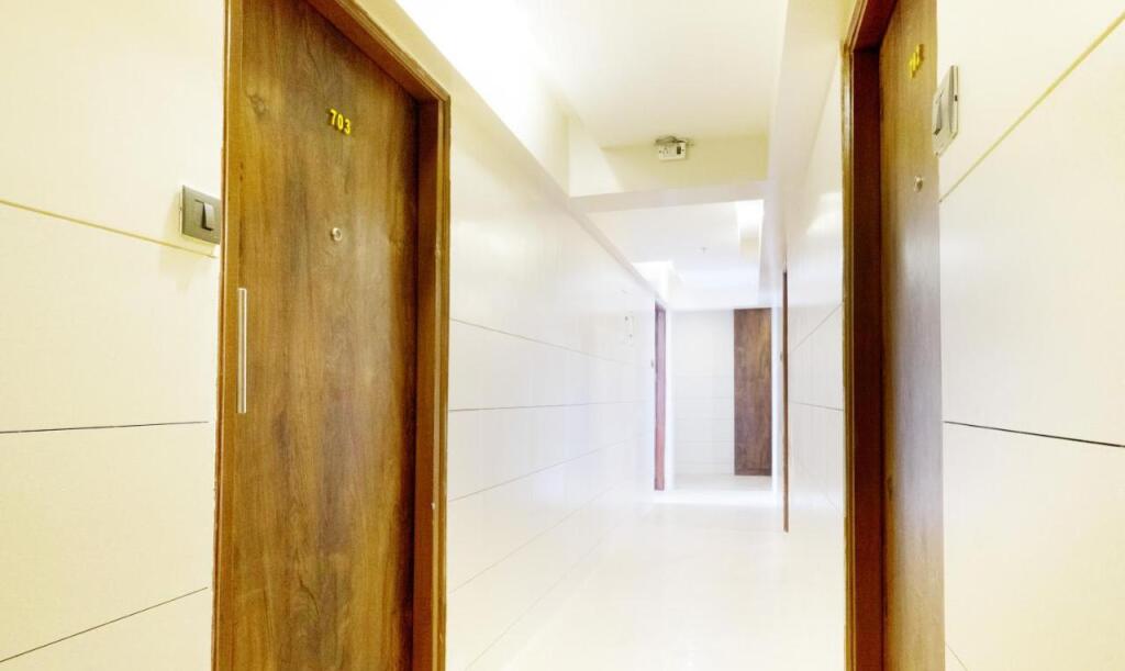 Мумбаи: J ESVI Hotels