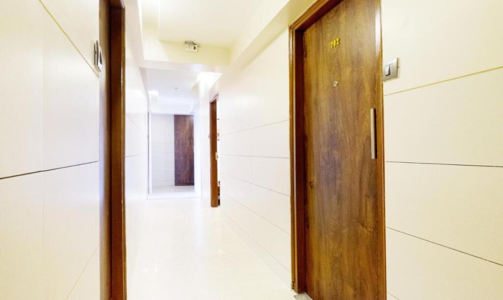 Мумбаи: J ESVI Hotels