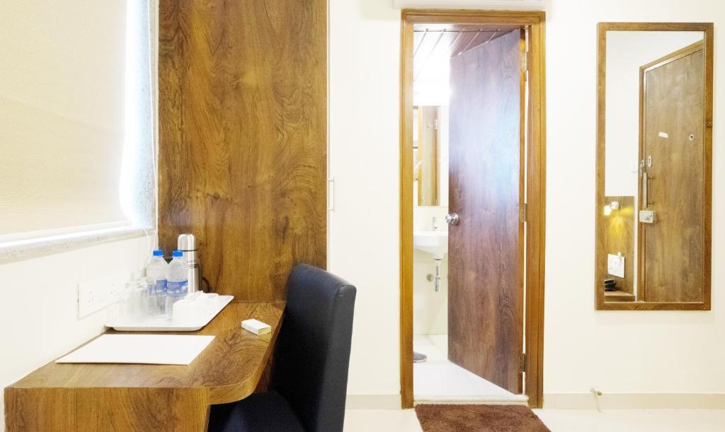 Мумбаи: J ESVI Hotels