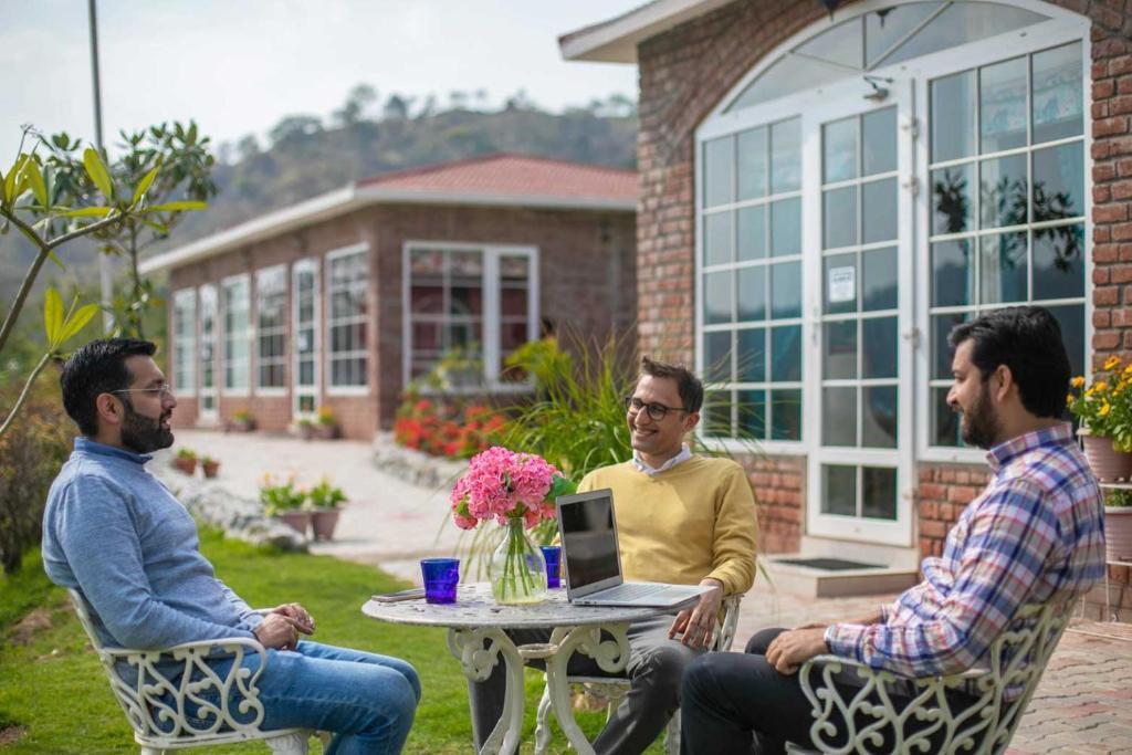 StayVista at Brickwood Hill with Outdoor Infinity Pool & Jacuzzi — фото 6