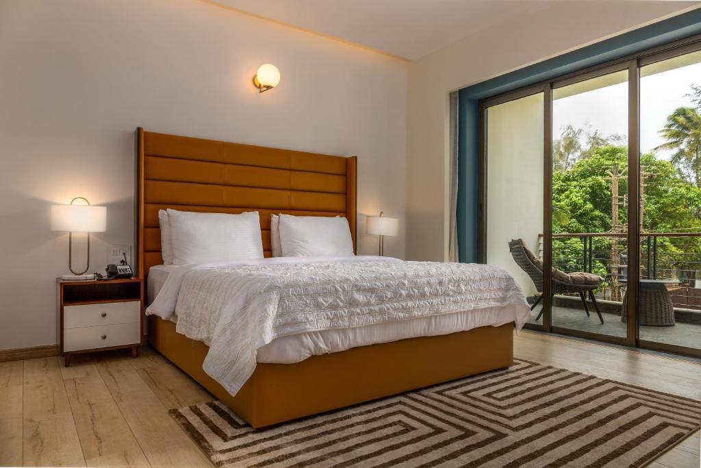 Морджим: StayVista Ashore 6BHK Infinity Pool Ocean View- Morjim