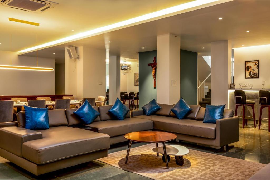 Морджим: StayVista Ashore 6BHK Infinity Pool Ocean View- Morjim