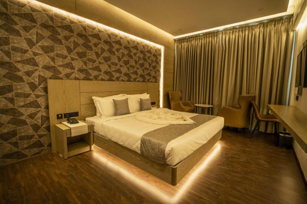 Триссур: MothiMahal Residency Thrissur