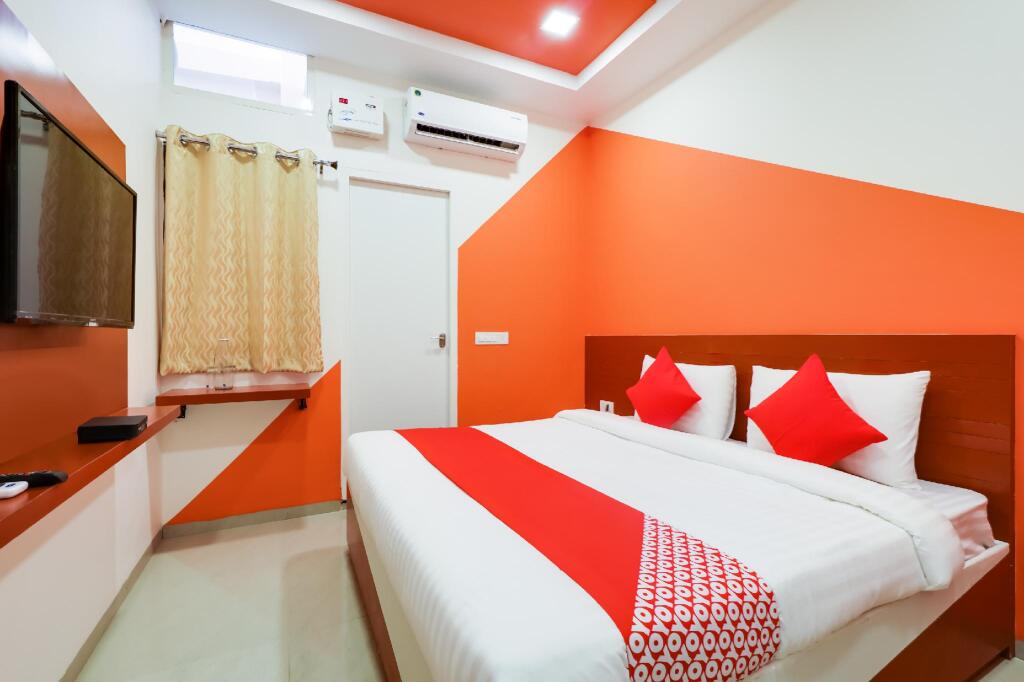 Индаур: Collection O 60423 Hotel Sr