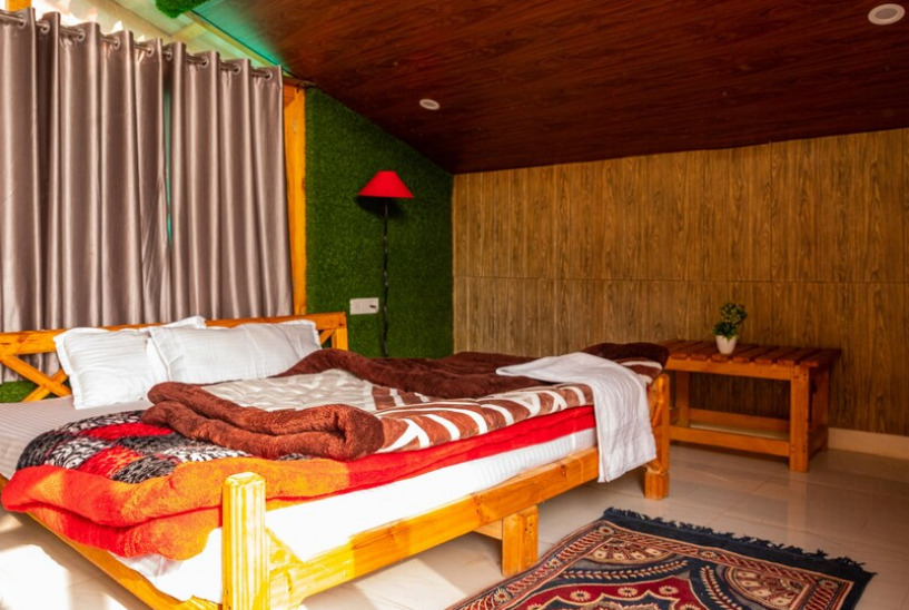 Мератх: Elwood Resort, Pangot