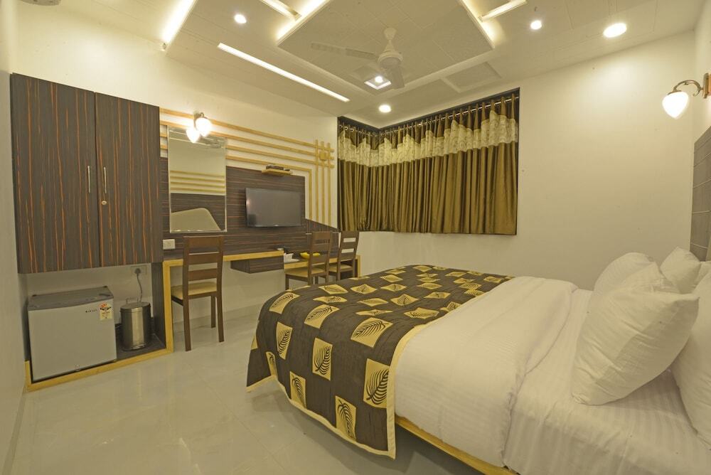 Аурангабад: Hotel J J
