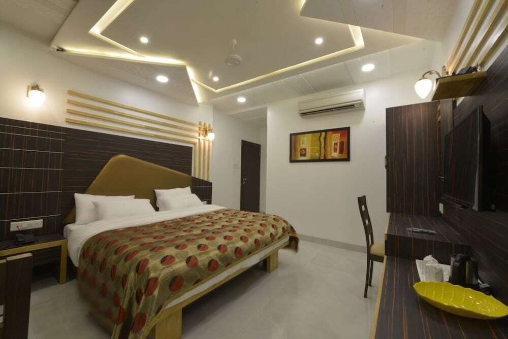 Аурангабад: Hotel J J