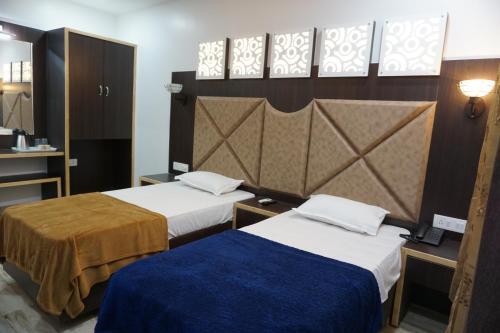 Аурангабад: Hotel J J