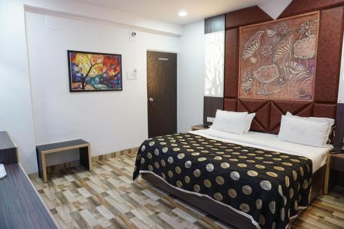 Аурангабад: Hotel J J