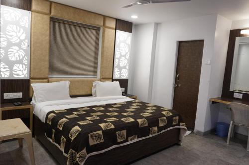 Аурангабад: Hotel J J