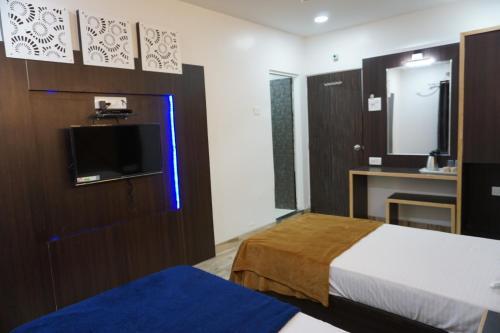 Аурангабад: Hotel J J