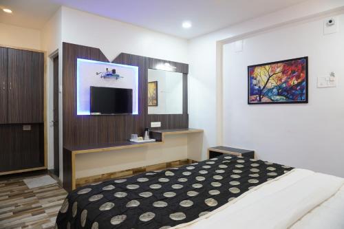 Аурангабад: Hotel J J