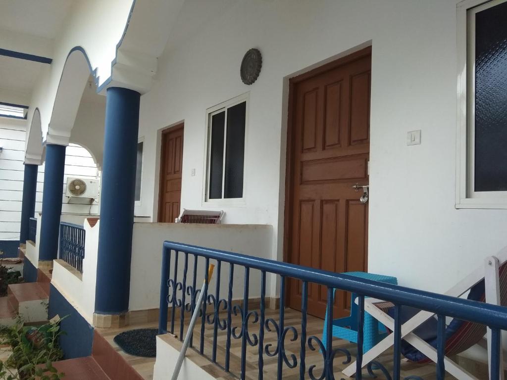 Анджуна: Iroomz Blue Pearl Residency