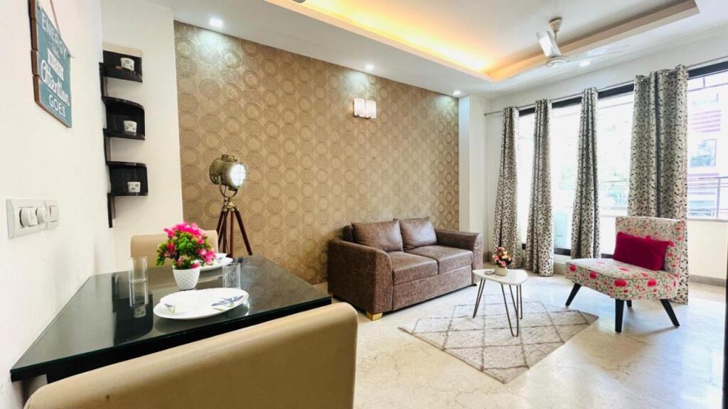 BluO 1BHK Select Citywalk MAX Saket, Balcony Lift — фото 4