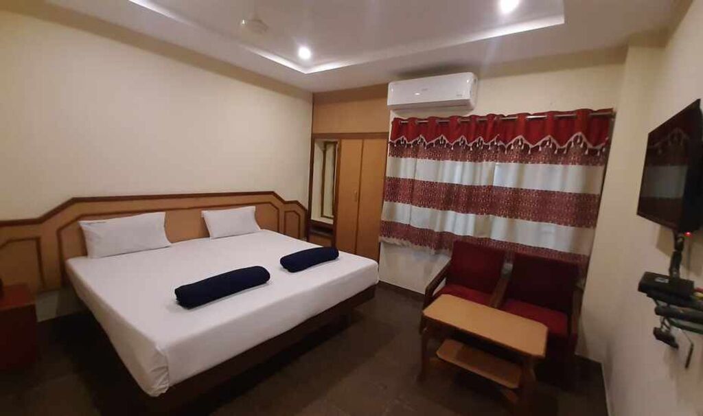 Тирупати: Hotel Poojith AC