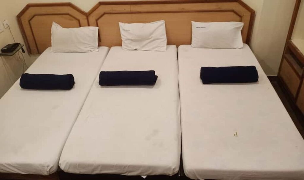 Тирупати: Hotel Poojith AC