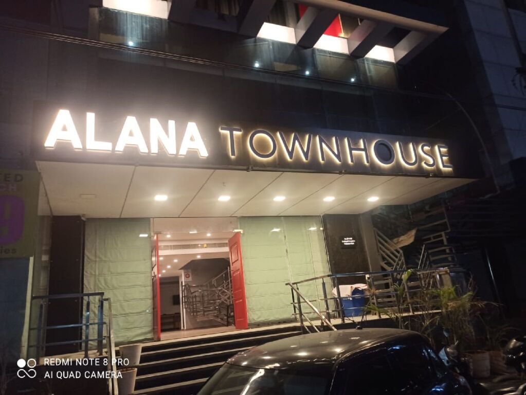Виджаявада: Alana Town House