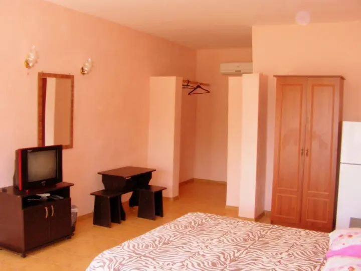 Оленевка: Aquilon Guest House