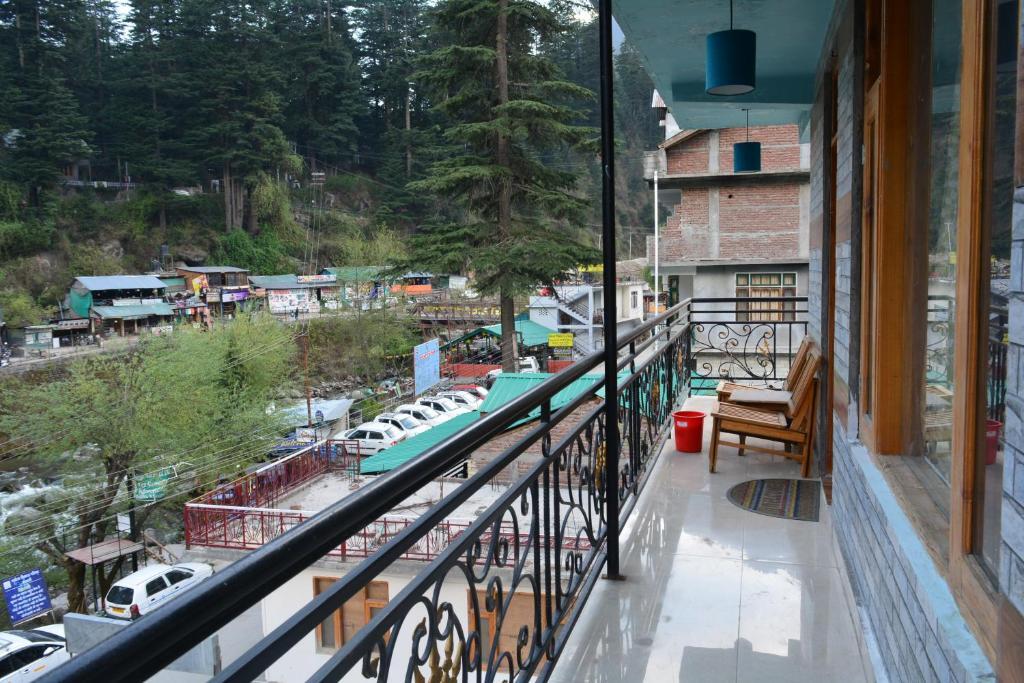 Манали: Hotel Neelgiri - Manali Diaries