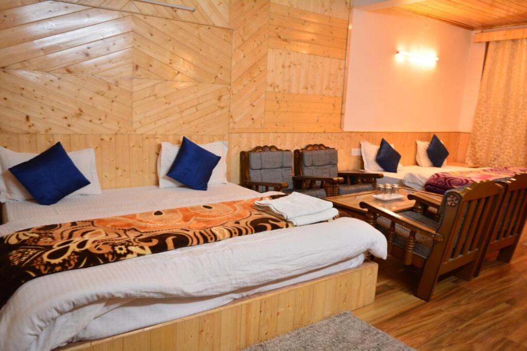 Манали: Hotel Neelgiri - Manali Diaries