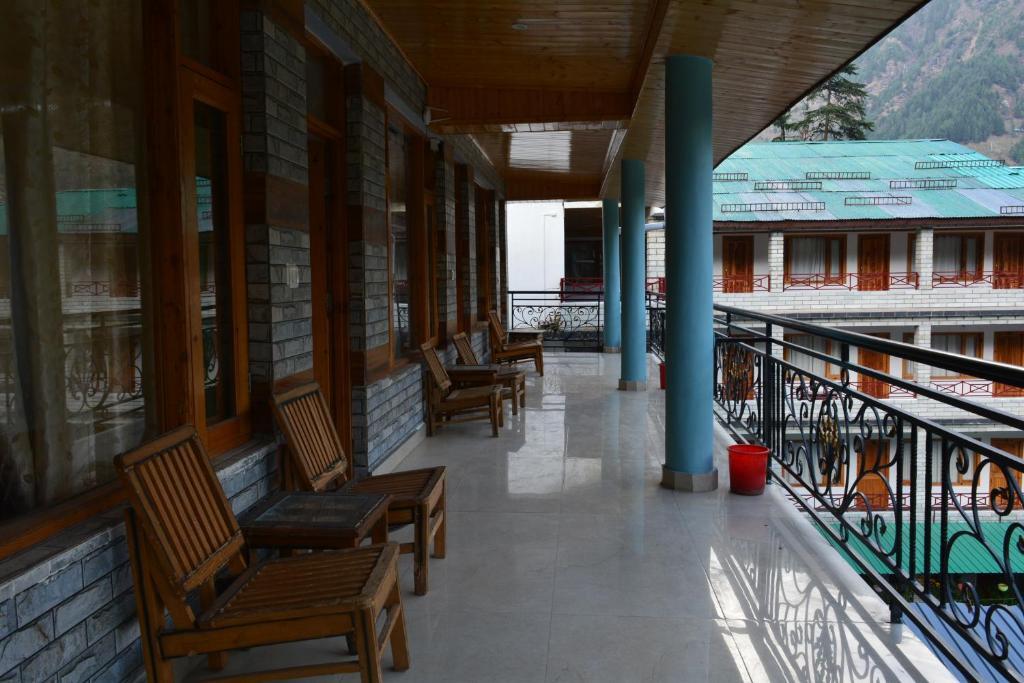Манали: Hotel Neelgiri - Manali Diaries