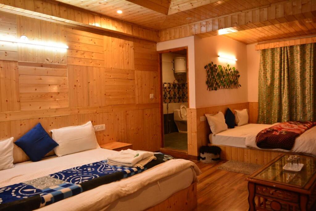 Манали: Hotel Neelgiri - Manali Diaries
