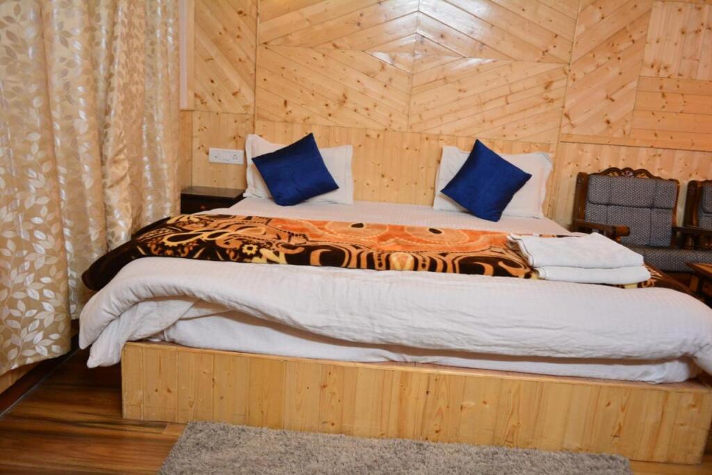 Манали: Hotel Neelgiri - Manali Diaries